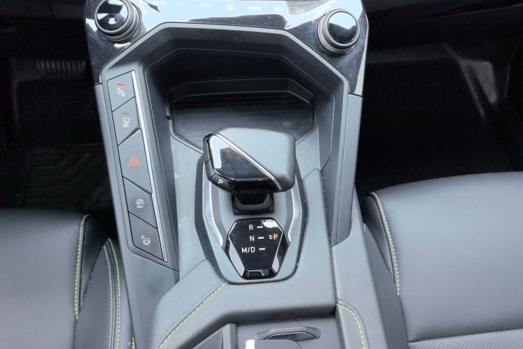 Used Lynk & Co 06 2023 Remix 1.5T Hero Gear Lever