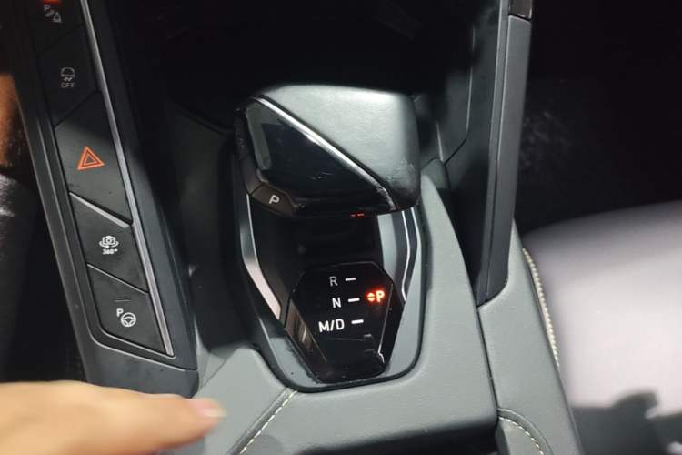 Used Lynk & Co 06 2023 Remix 1.5T Hero Gear Lever