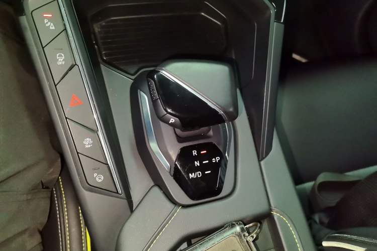 Used Lynk & Co 06 2023 Remix 1.5T Hero Gear Lever