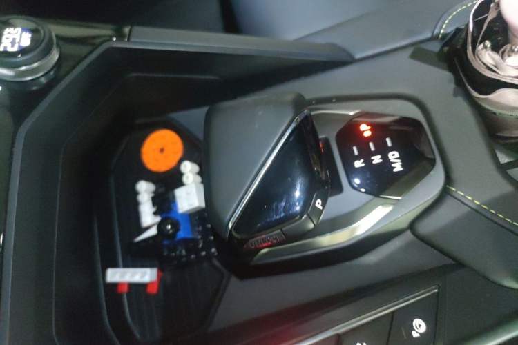 Used Lynk & Co 06 2023 Remix 1.5T Hero Gear Lever