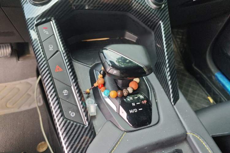 Used Lynk & Co 06 2023 Remix 1.5T Hero Gear Lever