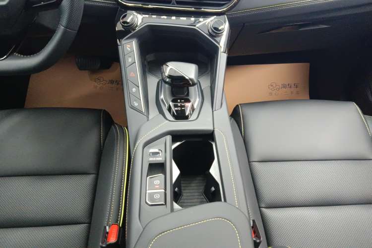 Used Lynk & Co 06 2023 Remix 1.5T Hero Gear Lever