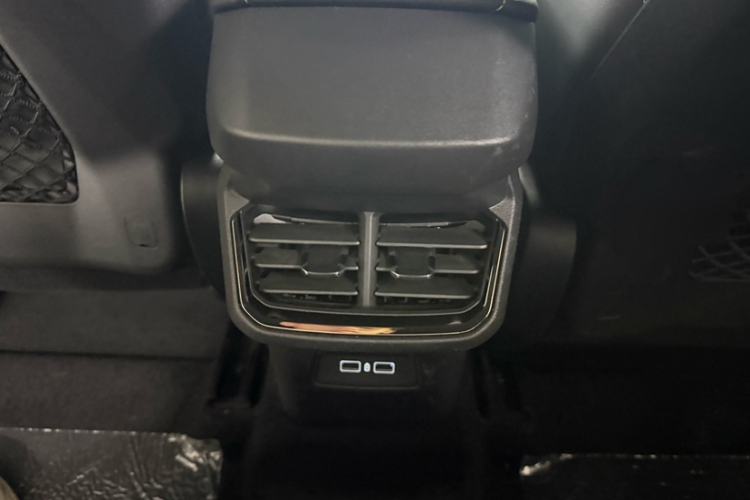 Used Lynk & Co 06 2023 Remix 1.5T Hero Interior 4