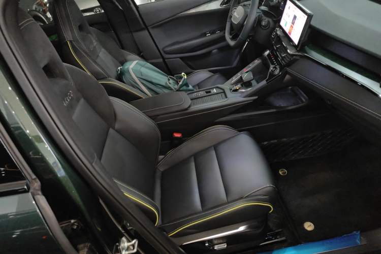 Used Lynk & Co 06 2023 Remix 1.5T Hero Right Front Seat