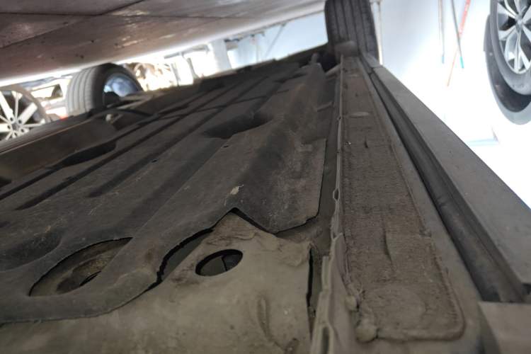 Used Lynk & Co 06 2023 Remix 1.5T Hero Right Side Sill