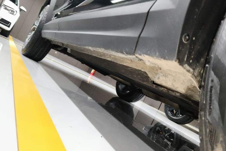 Used Lynk & Co 06 2023 Remix 1.5T Hero Right Side Sill