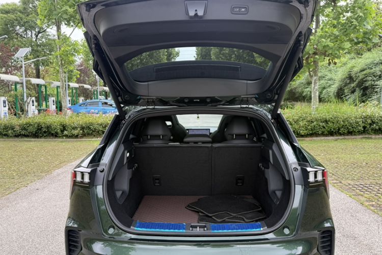 Used Lynk & Co 06 2023 Remix 1.5T Hero Trunk