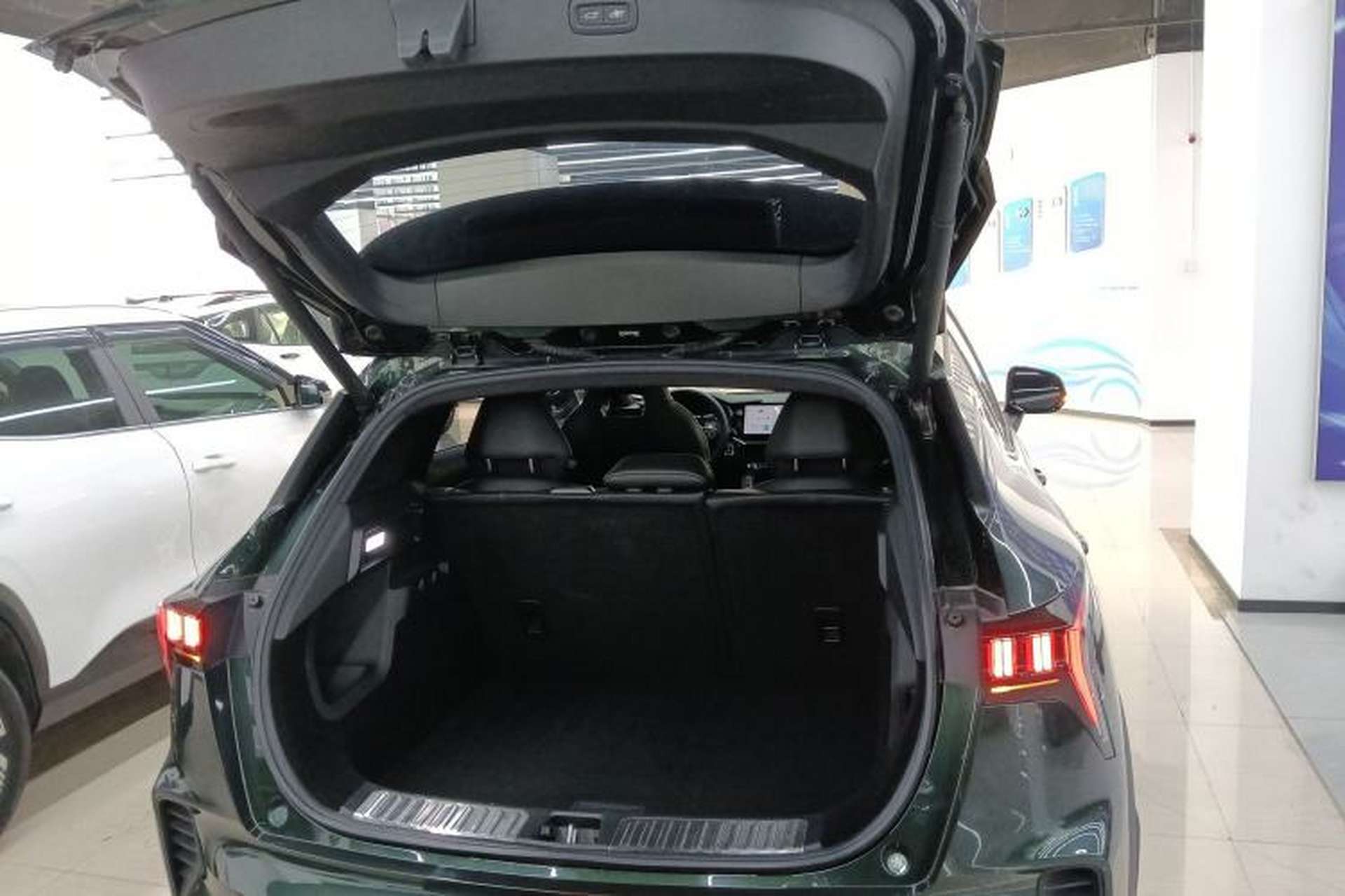 Used Lynk & Co 06 2023 Remix 1.5T Hero Trunk