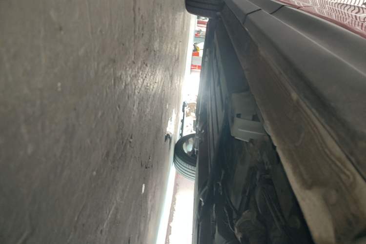 Used Lynk & Co 06 2023 Remix 1.5T Dynamic Halo Left Side Sill