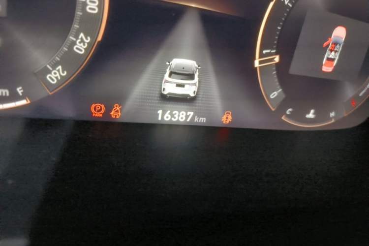 Used Lynk & Co 06 2023 Remix 1.5T Shero Odometer Close Up