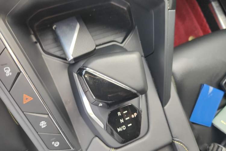 Used Lynk & Co 06 2023 Remix 1.5T Hero Gear Lever