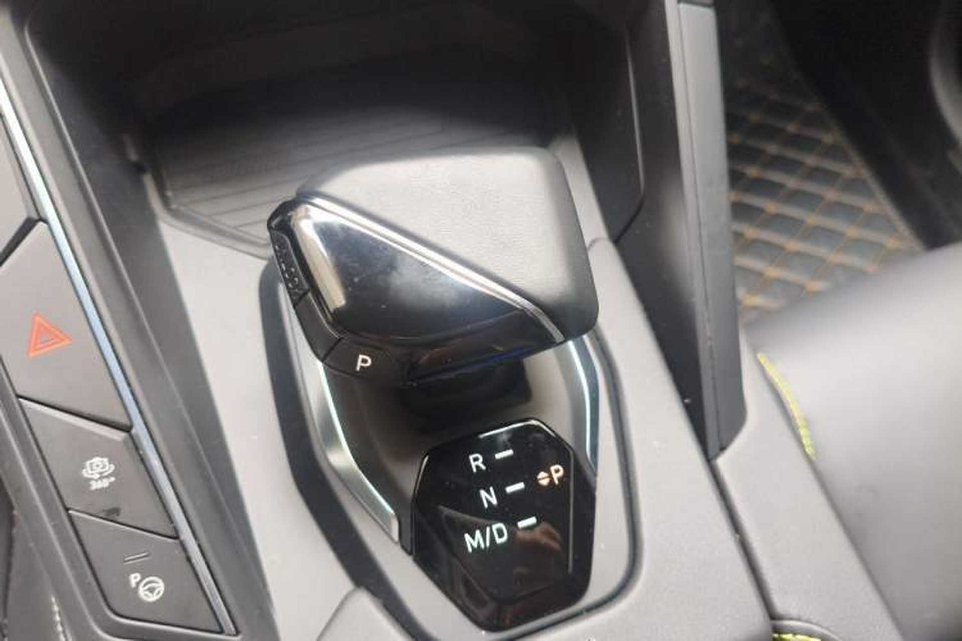 Used Lynk & Co 06 2023 Remix 1.5T Dynamic Halo Gear Lever