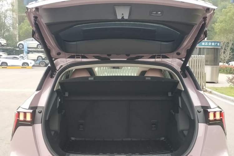 Used Lynk & Co 06 2023 Remix 1.5T Shero Trunk