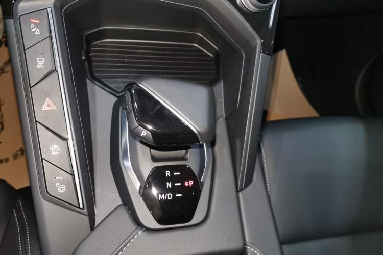 Used Lynk & Co 06 2023 Remix 1.5T Shero Gear Lever