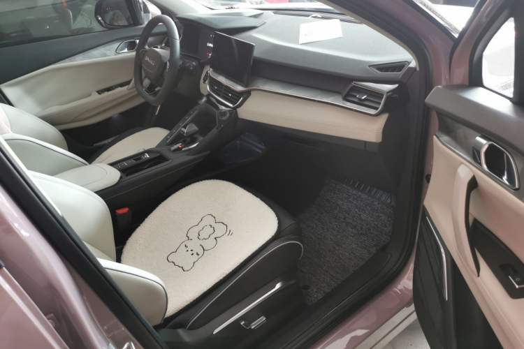 Used Lynk & Co 06 2023 Remix 1.5T Shero Right Front Seat
