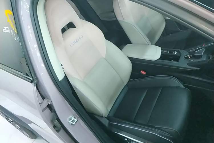 Used Lynk & Co 06 2023 Remix 1.5T Shero Right Front Seat