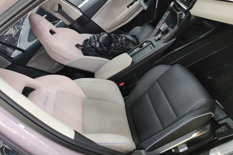 Used Lynk & Co 06 2023 Remix 1.5T Shero Right Front Seat