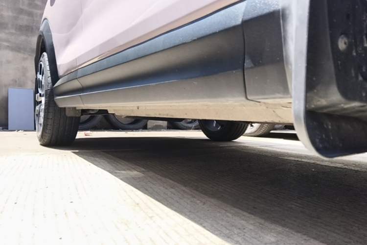 Used Lynk & Co 06 2023 Remix 1.5T Shero Right Side Sill