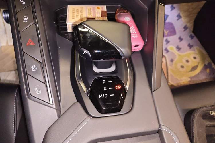 Used Lynk & Co 06 2023 Remix 1.5T Hero Gear Lever