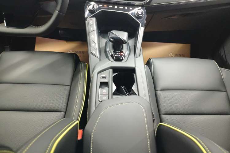 Used Lynk & Co 06 2023 Remix 1.5T Dynamic Halo Gear Lever