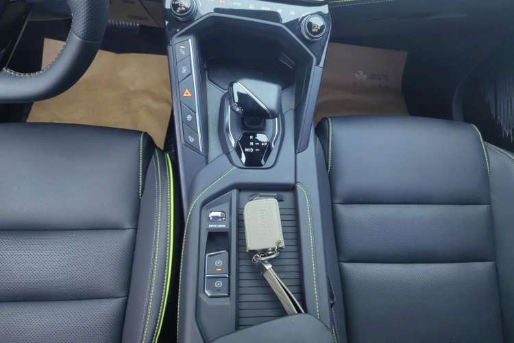 Used Lynk & Co 06 2023 Remix 1.5T Dynamic Halo Gear Lever