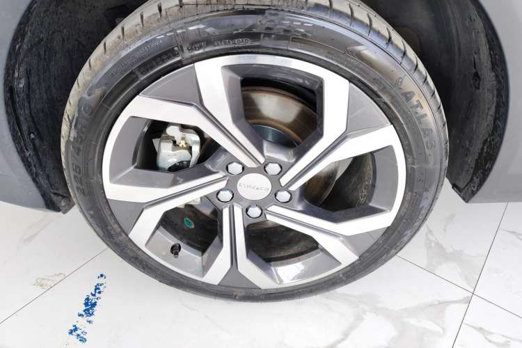 Used Lynk & Co 06 2023 Remix 1.5T Dynamic Halo Left Rear Wheel Hub