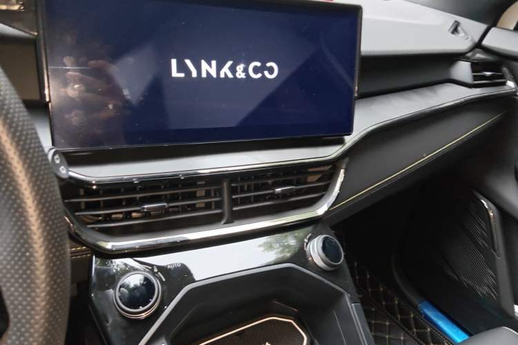 Used Lynk & Co 06 2023 Remix 1.5T Dynamic Halo Audio And AC Panel