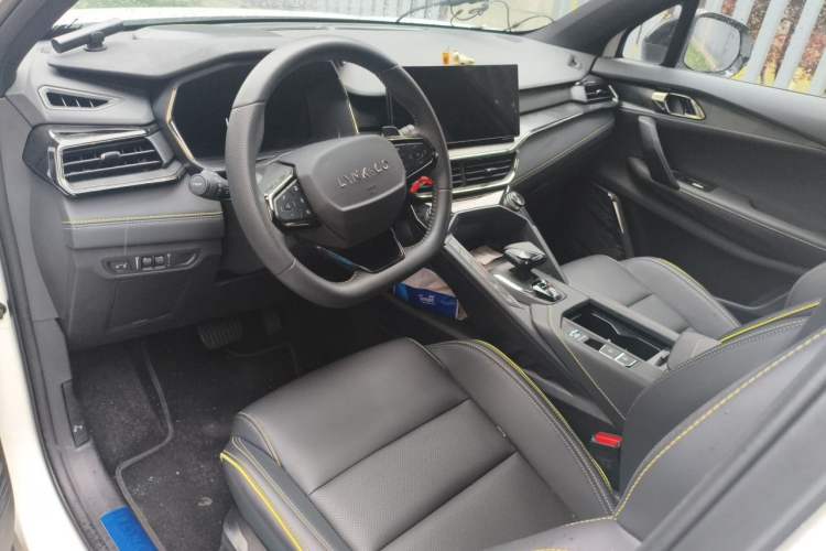 Used Lynk & Co 06 2023 Remix 1.5T Dynamic Halo Center Console