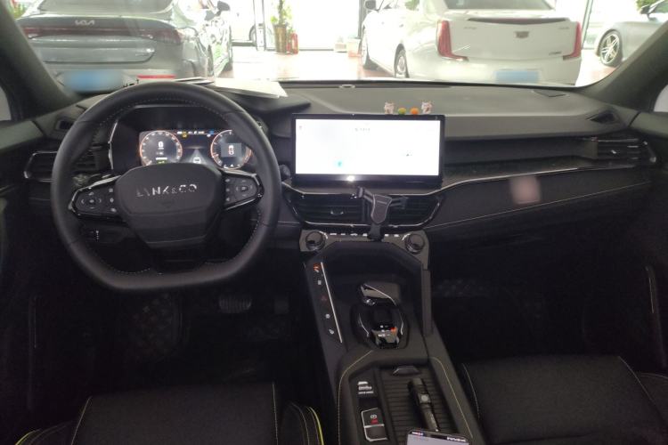 Used Lynk & Co 06 2023 Remix 1.5T Dynamic Halo Center Console