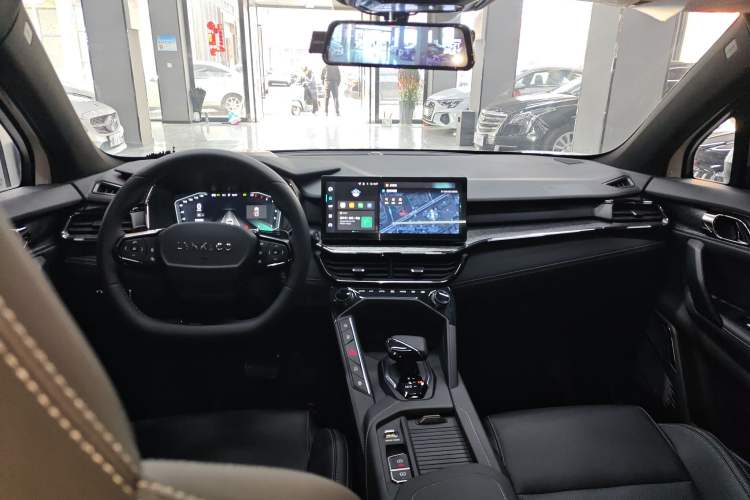 Used Lynk & Co 06 2023 Remix 1.5T JinPro Center Console