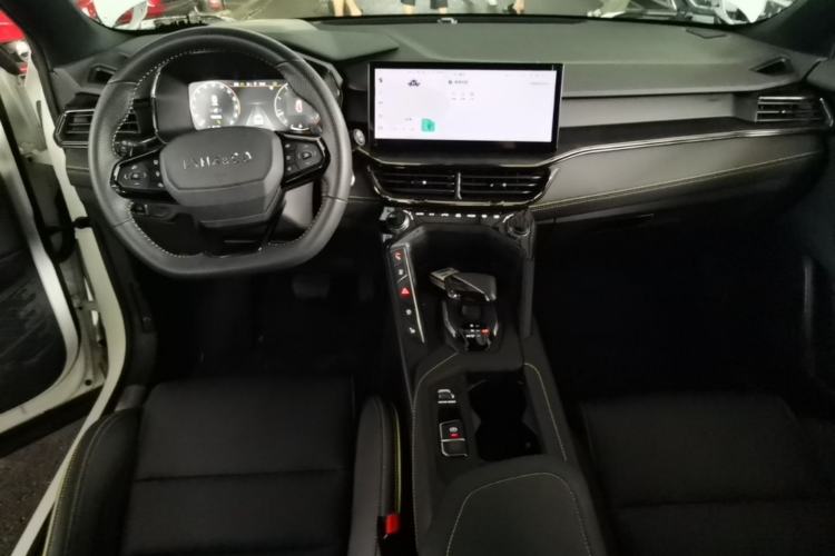 Used Lynk & Co 06 2023 Remix 1.5T Dynamic Halo Center Console