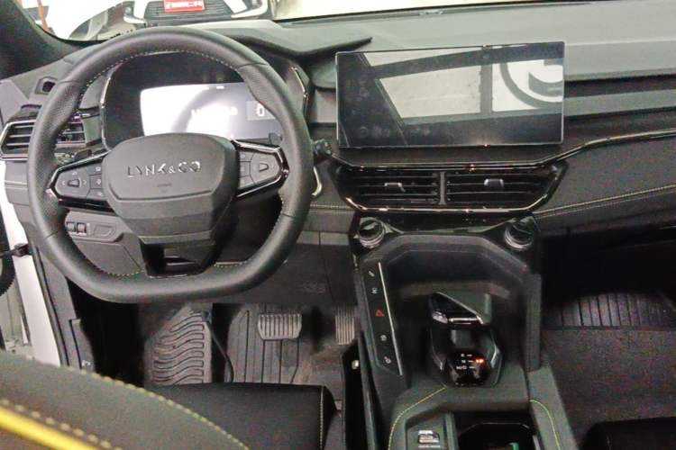 Used Lynk & Co 06 2023 Remix 1.5T Dynamic Halo Center Console