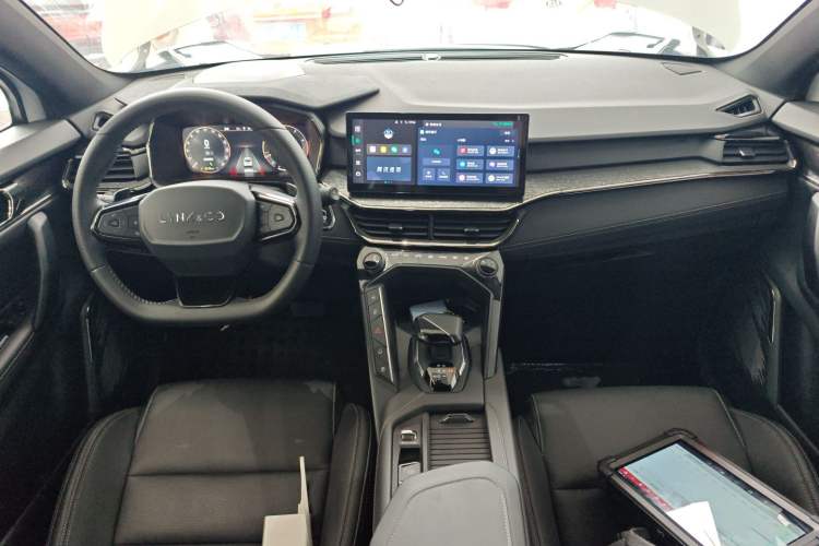 Used Lynk & Co 06 2023 Remix 1.5T JinPro Center Console