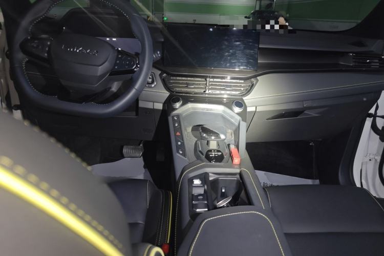 Used Lynk & Co 06 2023 Remix 1.5T Dynamic Halo Center Console