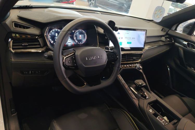 Used Lynk & Co 06 2023 Remix 1.5T Dynamic Halo Center Console
