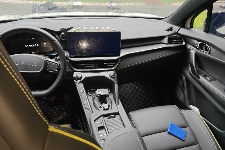 Used Lynk & Co 06 2023 Remix 1.5T Dynamic Halo Center Console
