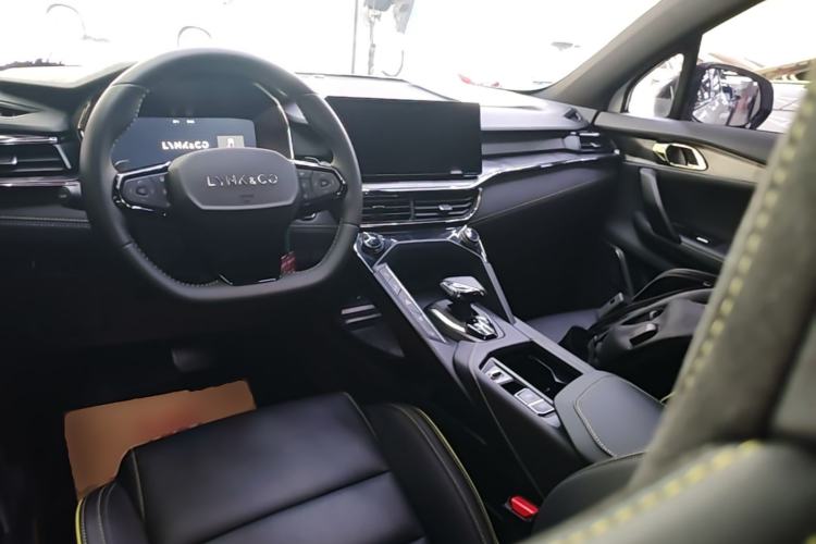 Used Lynk & Co 06 2023 Remix 1.5T Dynamic Halo Center Console