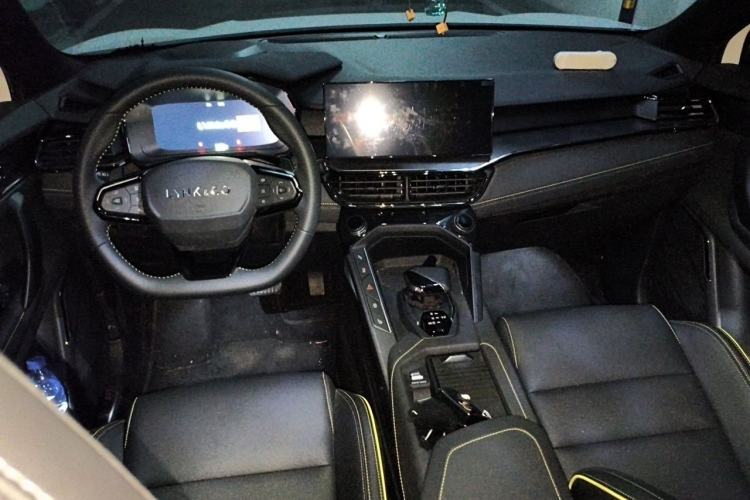 Used Lynk & Co 06 2023 Remix 1.5T Dynamic Halo Center Console