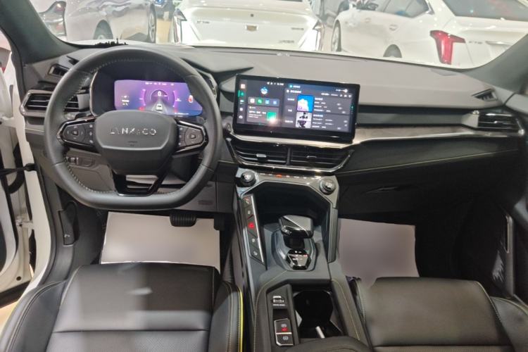 Used Lynk & Co 06 2023 Remix 1.5T Dynamic Halo Center Console