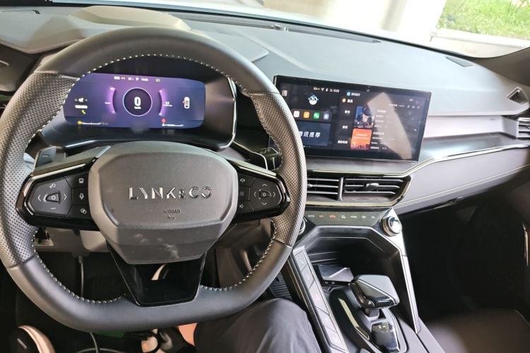 Used Lynk & Co 06 2023 Remix 1.5T Dynamic Halo Center Console