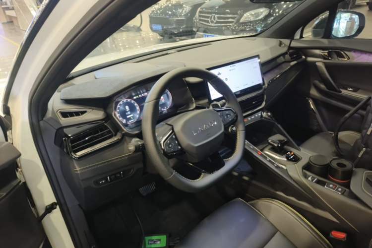 Used Lynk & Co 06 2023 Remix 1.5T Dynamic Halo Center Console