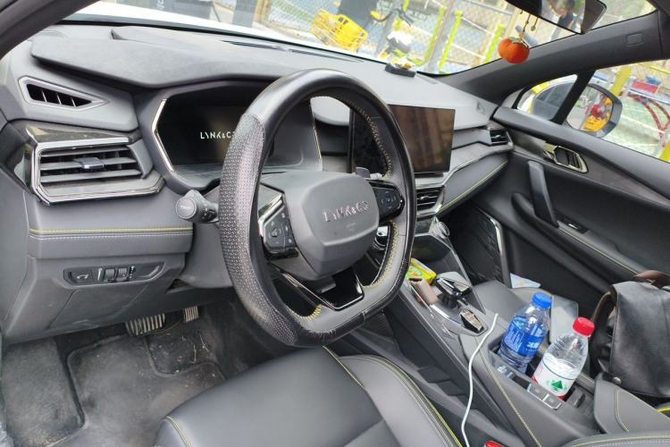Used Lynk & Co 06 2023 Remix 1.5T Dynamic Halo Center Console