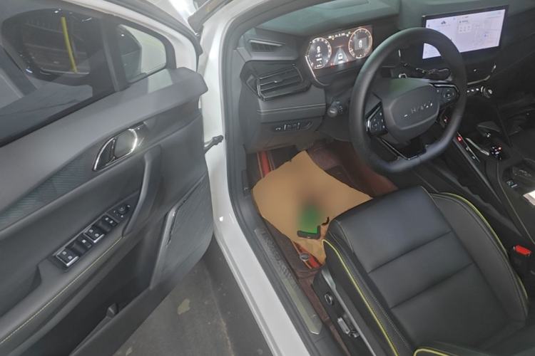 Used Lynk & Co 06 2023 Remix 1.5T Dynamic Halo Driver Seat