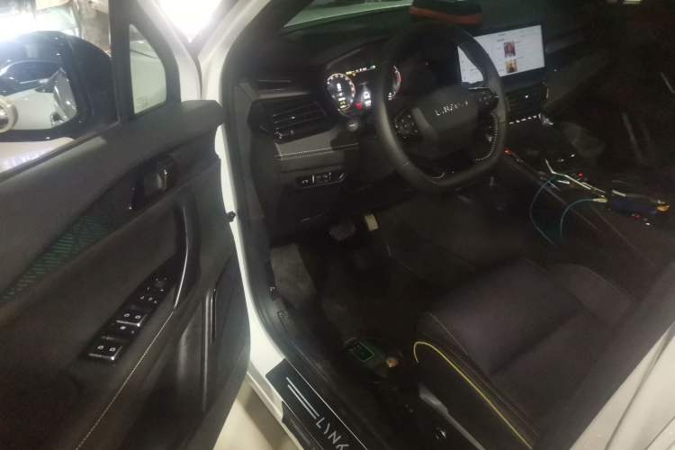Used Lynk & Co 06 2023 Remix 1.5T Dynamic Halo Driver Seat
