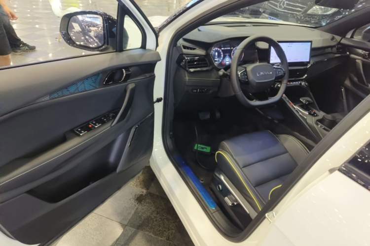 Used Lynk & Co 06 2023 Remix 1.5T Dynamic Halo Driver Seat