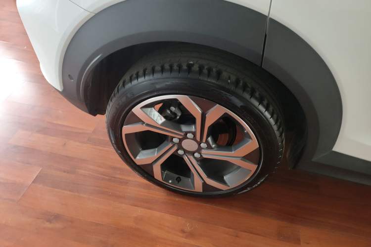 Used Lynk & Co 06 2023 Remix 1.5T Dynamic Halo Exterior 5