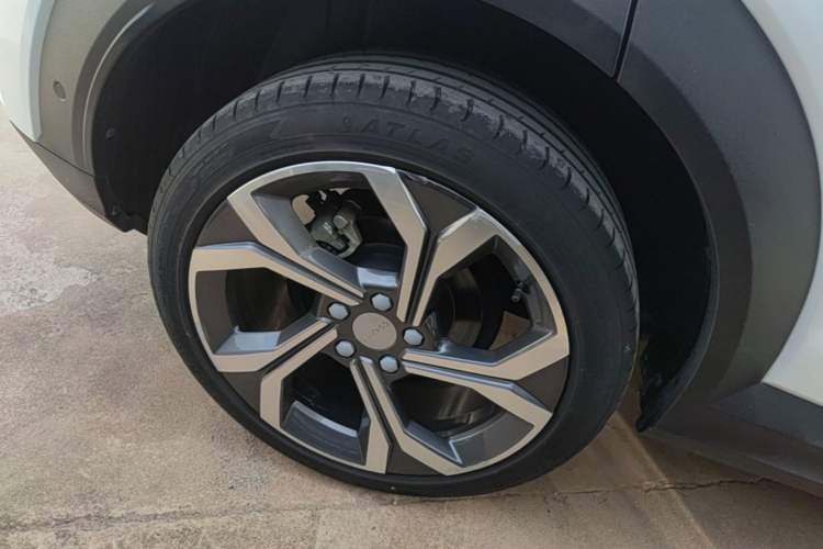 Used Lynk & Co 06 2023 Remix 1.5T Dynamic Halo Exterior 5