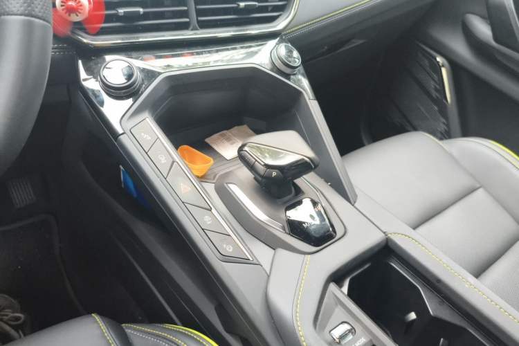 Used Lynk & Co 06 2023 Remix 1.5T Dynamic Halo Gear Lever