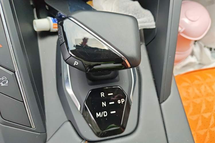 Used Lynk & Co 06 2023 Remix 1.5T Plus Model Gear Lever
