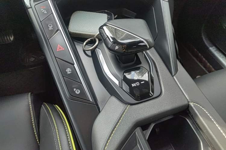 Used Lynk & Co 06 2023 Remix 1.5T Dynamic Halo Gear Lever